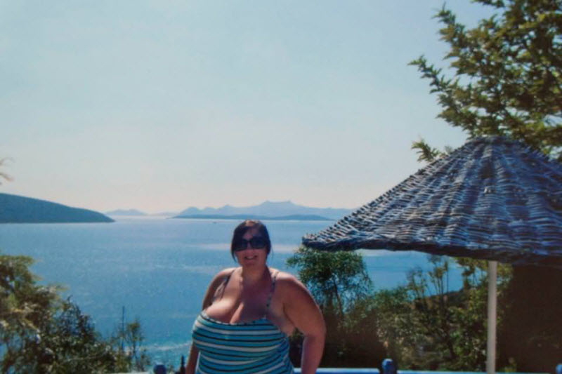 Британка боится, что ее 40-килограммовая грудь может убить ребёнка Британка боится, что ее 40-килограммовая грудь может убить ребёнка