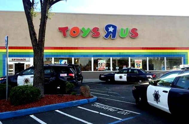 10 историй о людях, которые погибли из-за «чёрной пятницы»