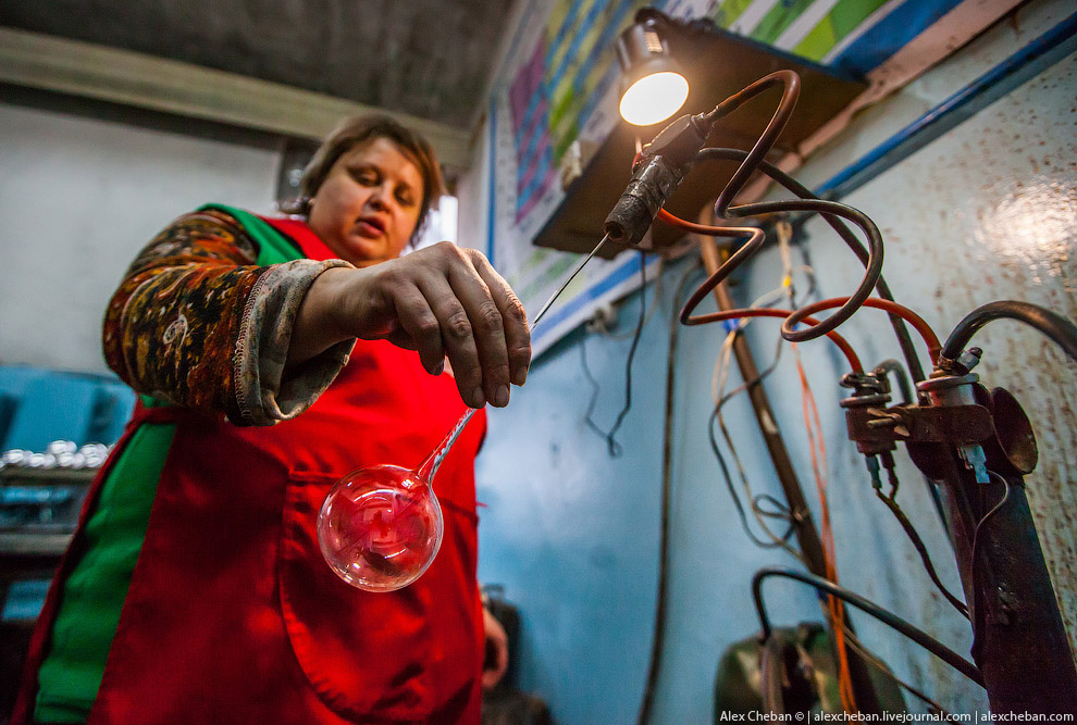 Производство елочных игрушек