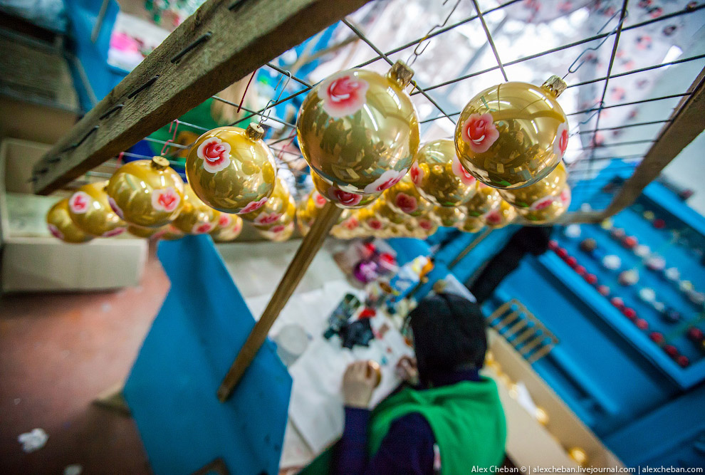 Производство елочных игрушек