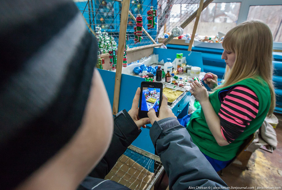 Производство елочных игрушек