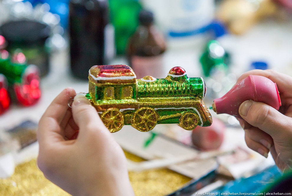 Производство елочных игрушек