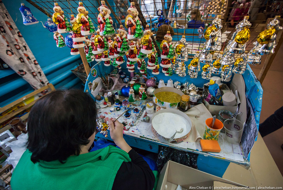 Производство елочных игрушек