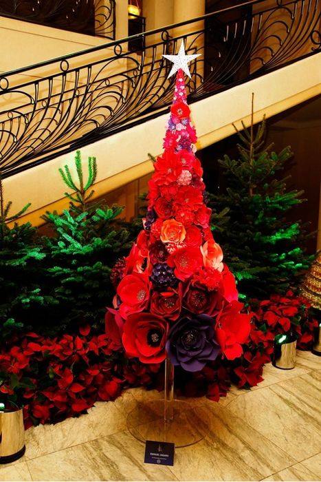 Модные дома представили свои варианты альтернативных ёлок Модные дома представили свои варианты альтернативных ёлок