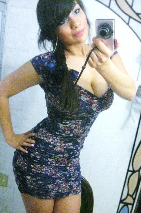 Девушки в обтягивающих платьях (52 фото)