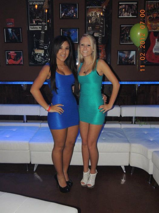 Девушки в обтягивающих платьях (52 фото)