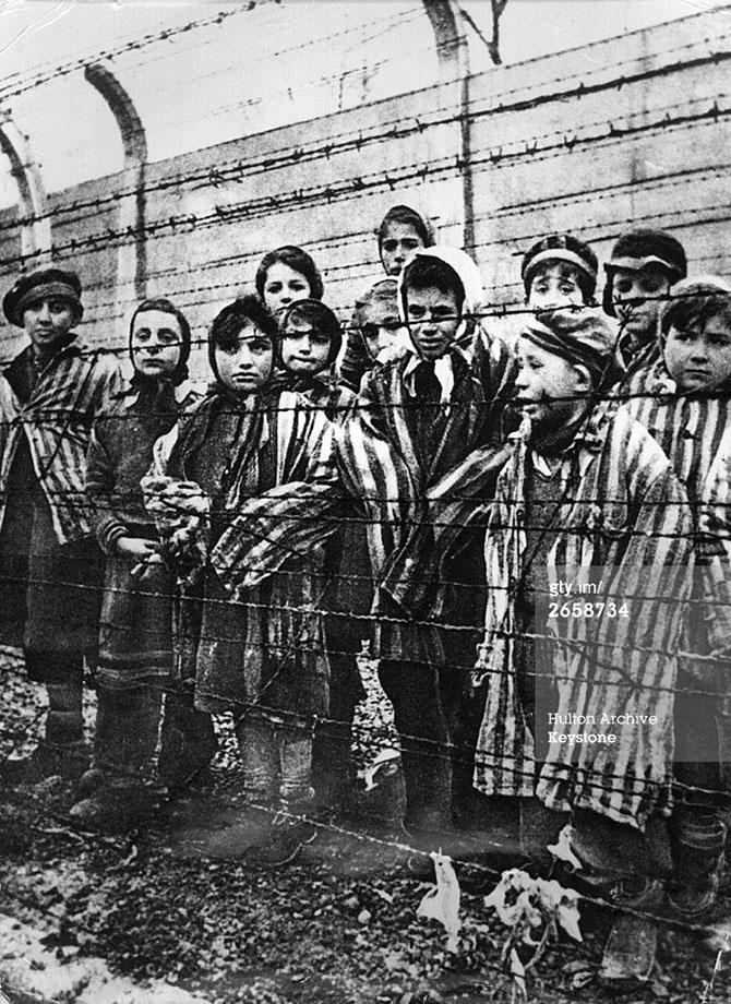 70 лет назад Красная армия освободила лагерь смерти Освенцим 70 лет назад Красная армия освободила лагерь смерти Освенцим