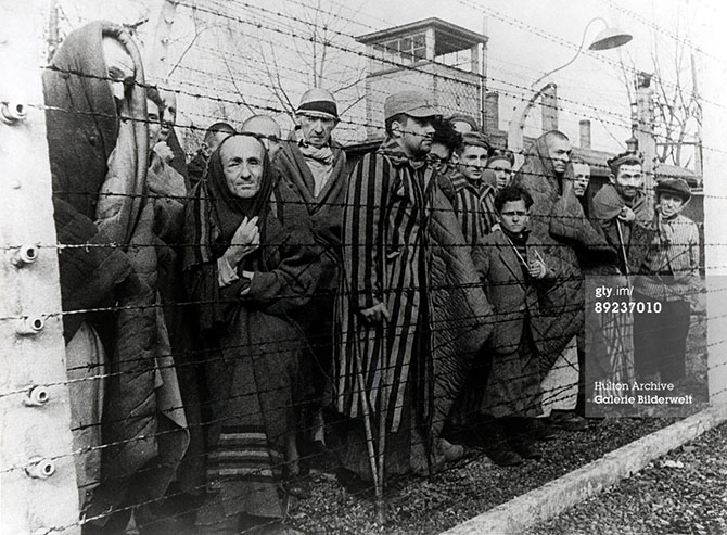 70 лет назад Красная армия освободила лагерь смерти Освенцим 70 лет назад Красная армия освободила лагерь смерти Освенцим