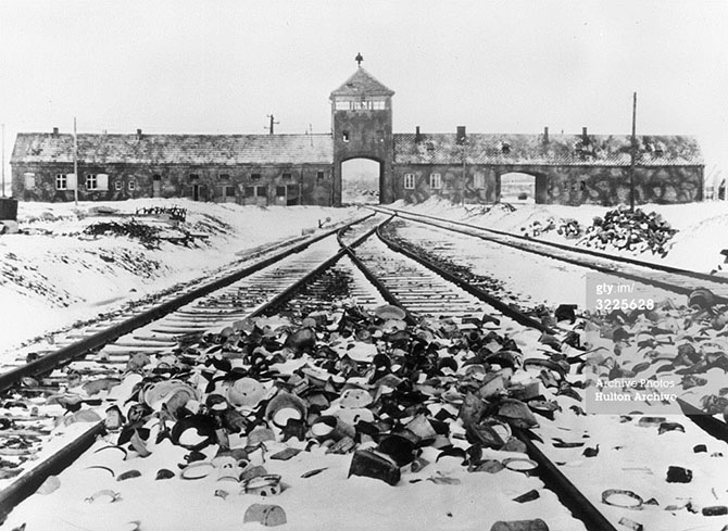 70 лет назад Красная армия освободила лагерь смерти Освенцим 70 лет назад Красная армия освободила лагерь смерти Освенцим