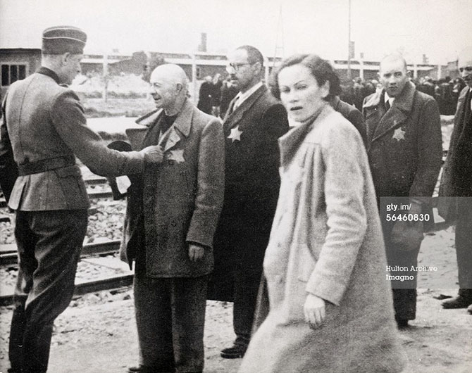 70 лет назад Красная армия освободила лагерь смерти Освенцим 70 лет назад Красная армия освободила лагерь смерти Освенцим