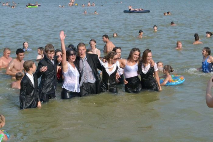 Мокрые девушки (37 фото)