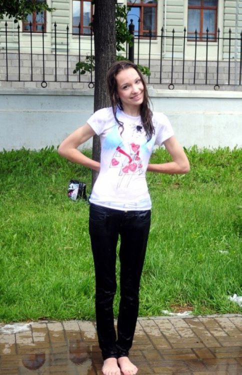 Мокрые девушки (37 фото)