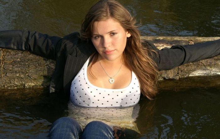 Мокрые девушки (37 фото)