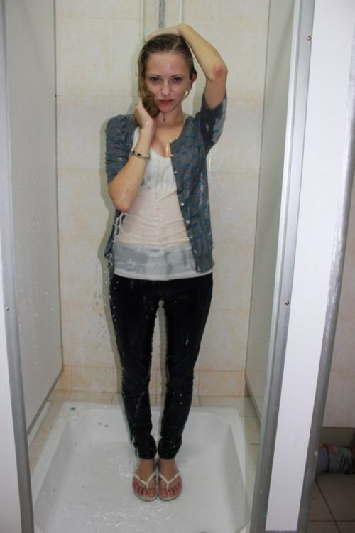 Мокрые девушки (37 фото)