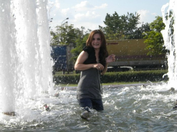 Мокрые девушки (37 фото)