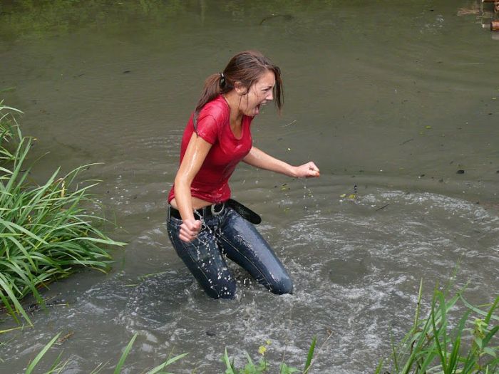 Мокрые девушки (37 фото)