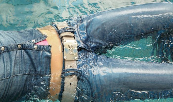 Мокрые девушки (37 фото)