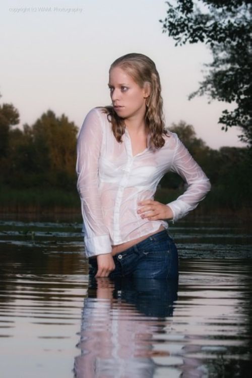 Мокрые девушки (37 фото)