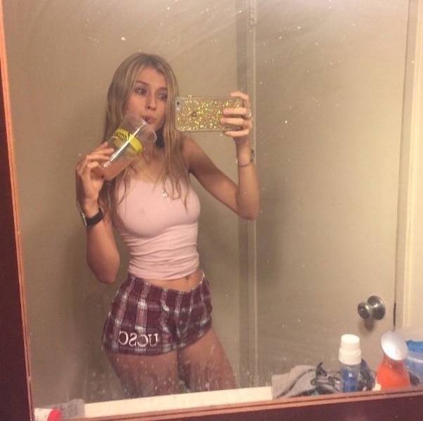 Девушки без бюстгальтеров