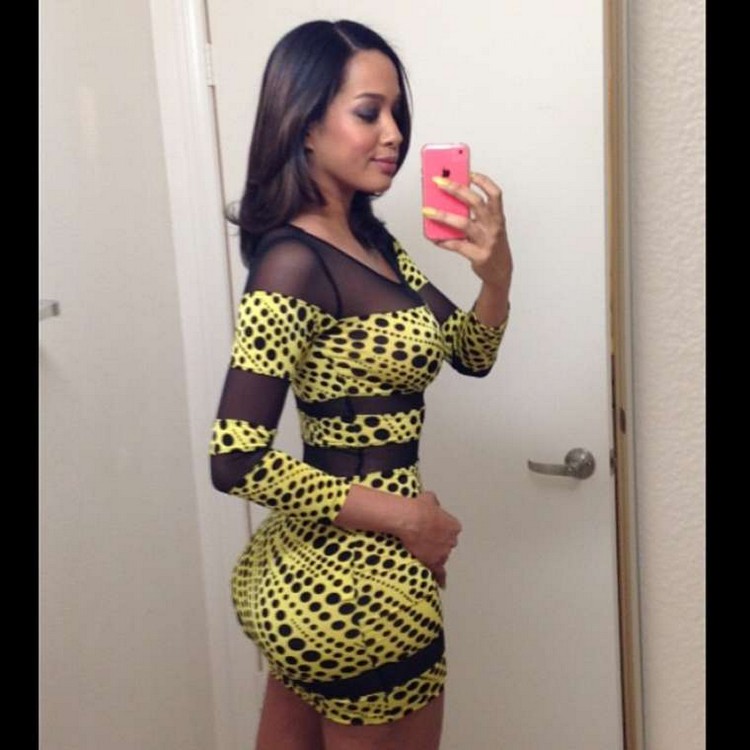 Девушки в обтягивающих платьях