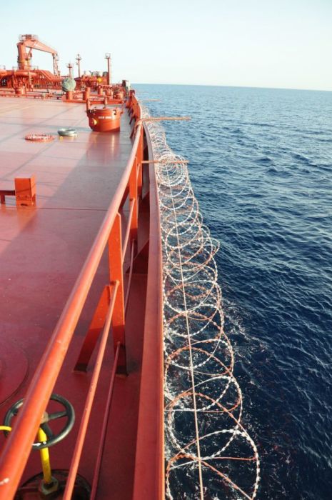 Способы защиты судна от сомалийских пиратов