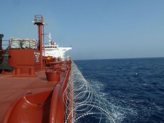 Способы защиты судна от сомалийских пиратов