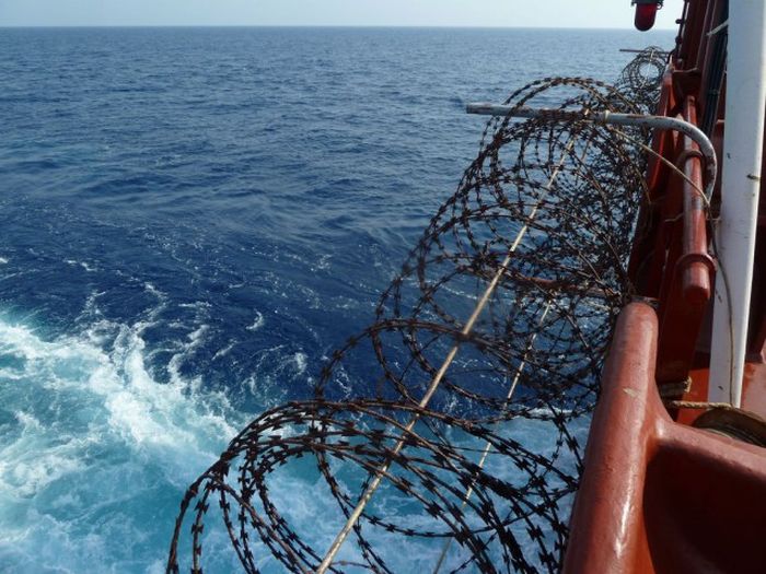 Способы защиты судна от сомалийских пиратов