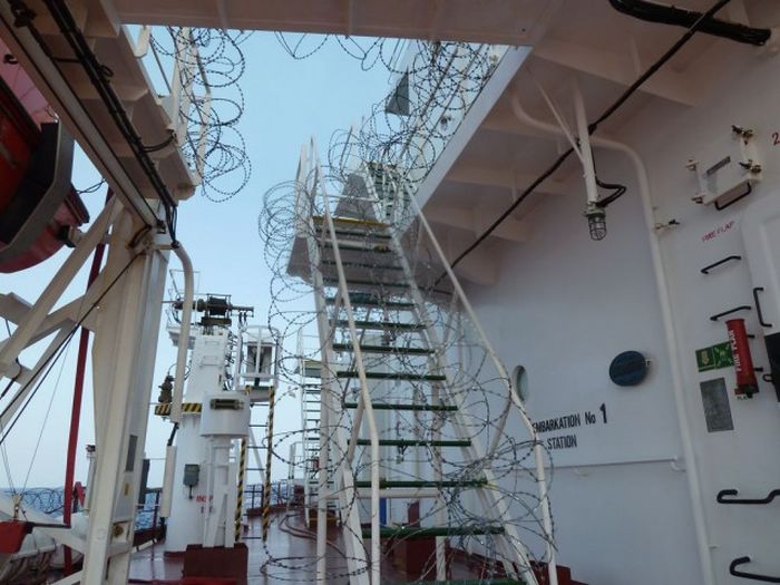 Способы защиты судна от сомалийских пиратов