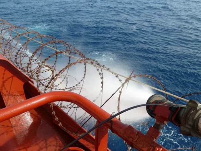 Способы защиты судна от сомалийских пиратов