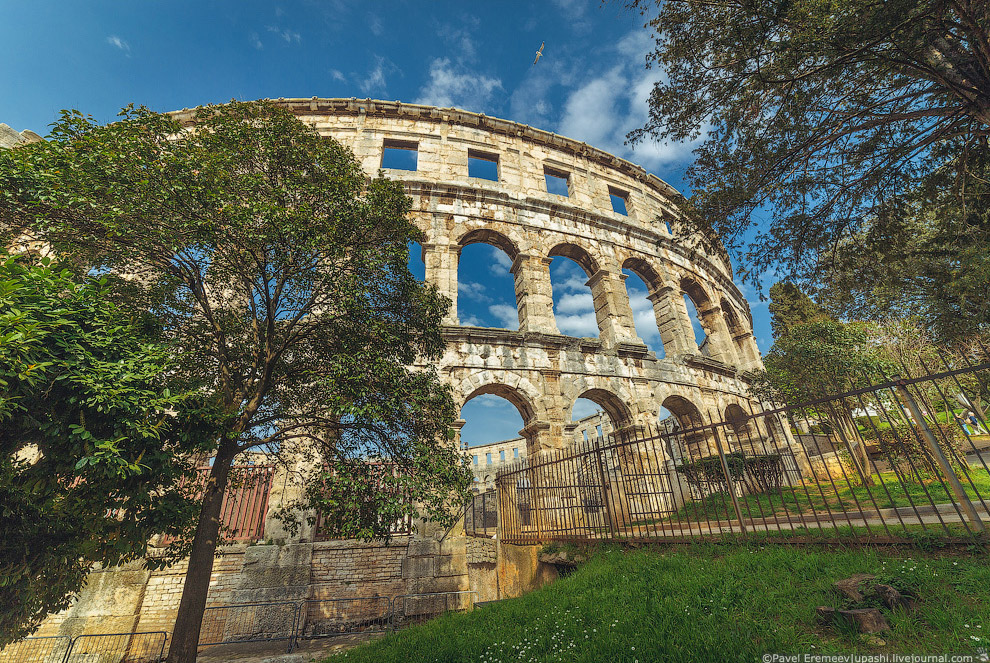 Древний амфитеатр в Хорватии Древний амфитеатр в Хорватии