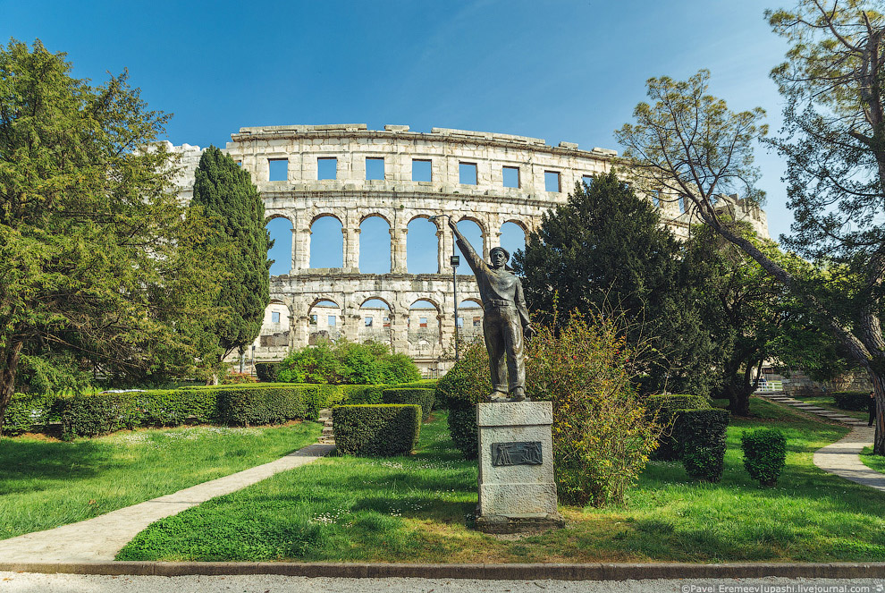 Древний амфитеатр в Хорватии Древний амфитеатр в Хорватии