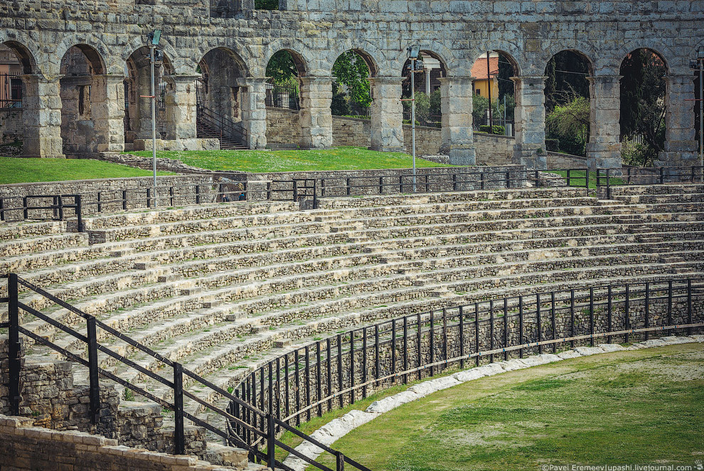 Древний амфитеатр в Хорватии Древний амфитеатр в Хорватии