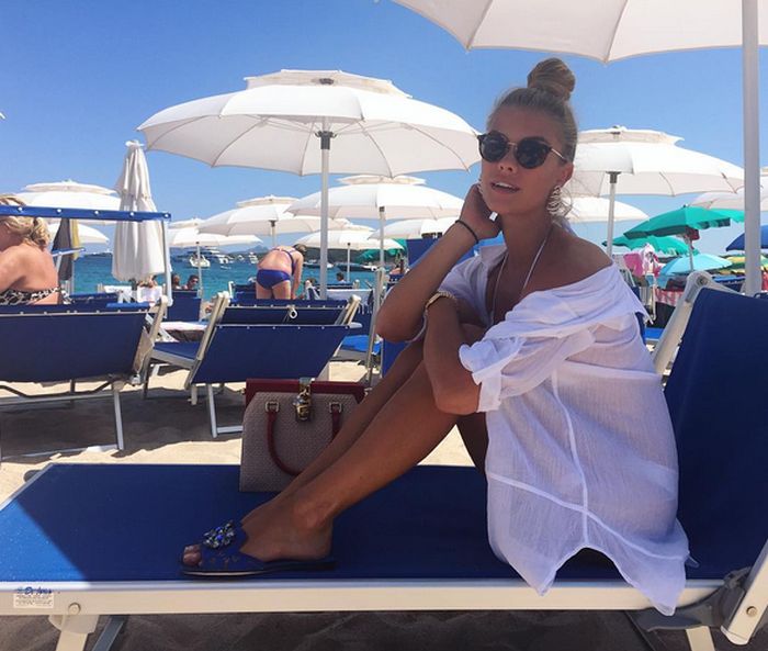 Нина Агдал, бывшая девушка Леонардо ДиКаприо, поделилась соблазнительными фото