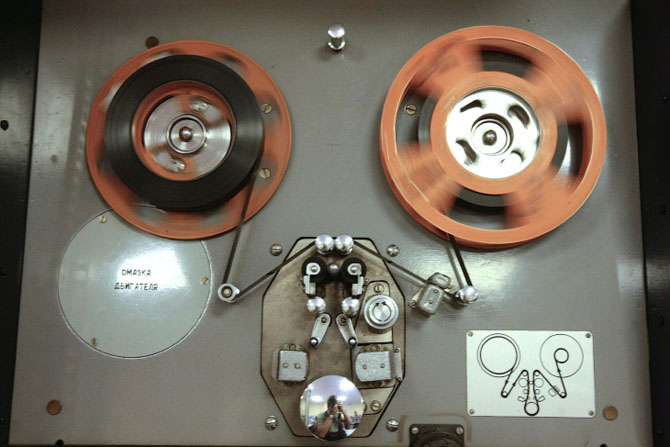 Как устроен черный ящик самолета (12 фото)