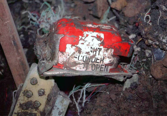 Как устроен черный ящик самолета (12 фото)