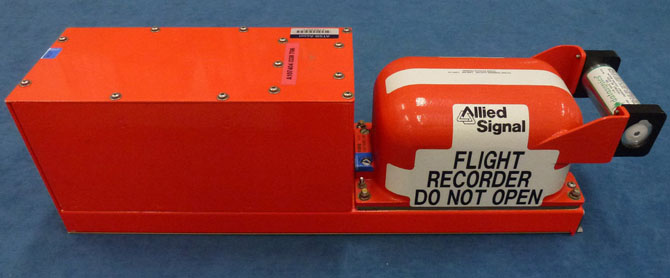 Как устроен черный ящик самолета (12 фото)