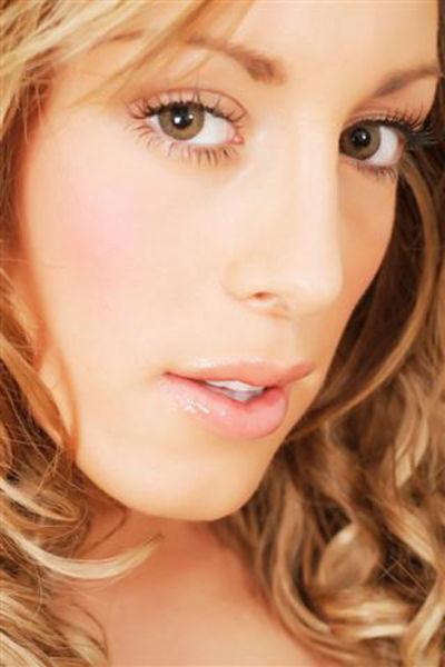 Девушка постоянно себя улучшала (23 фото)