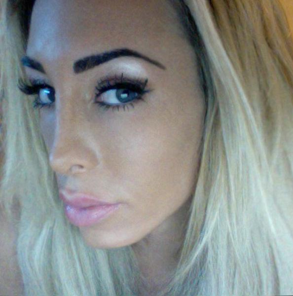 Девушка постоянно себя улучшала (23 фото)