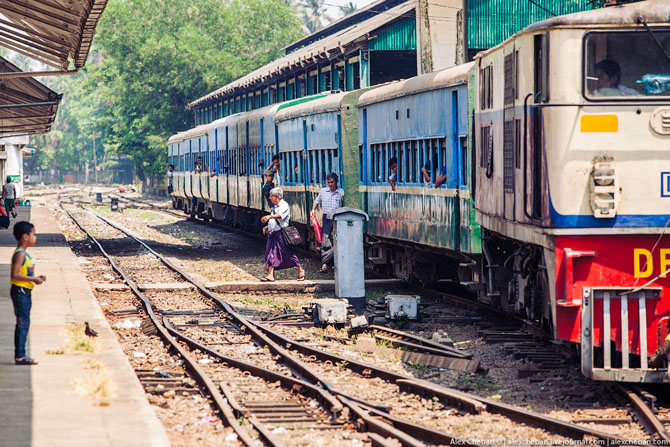 Как ездят на электричках в Юго-Восточной Азии