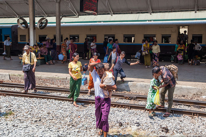 Как ездят на электричках в Юго-Восточной Азии
