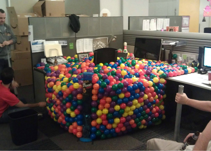 Несколько идей для розыгрыша коллег, вернувшихся из отпуска