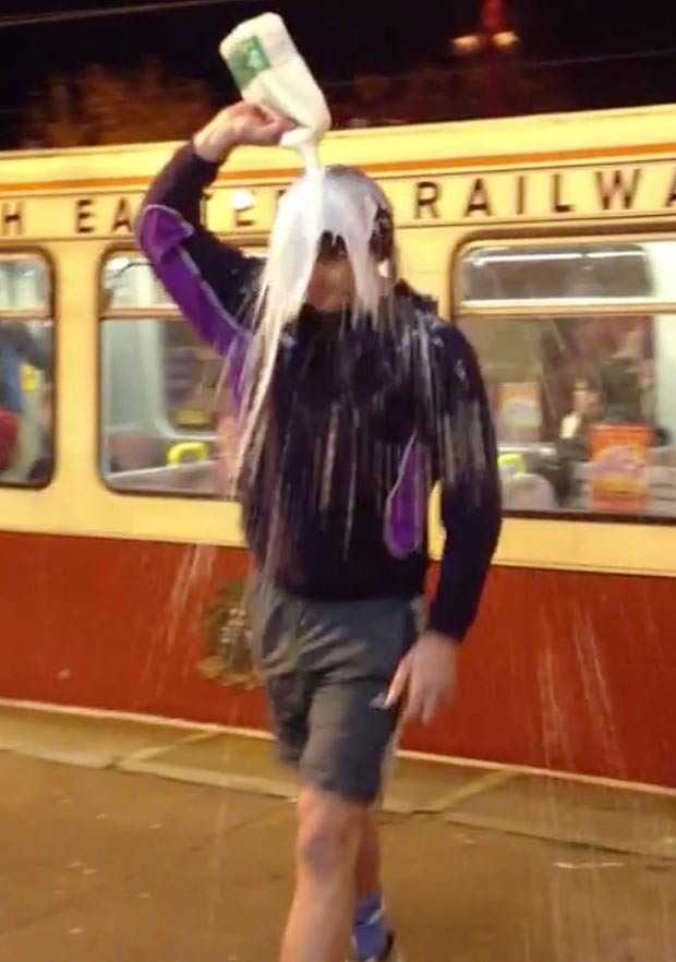 Милкинг – новый фотомэм в западной сети