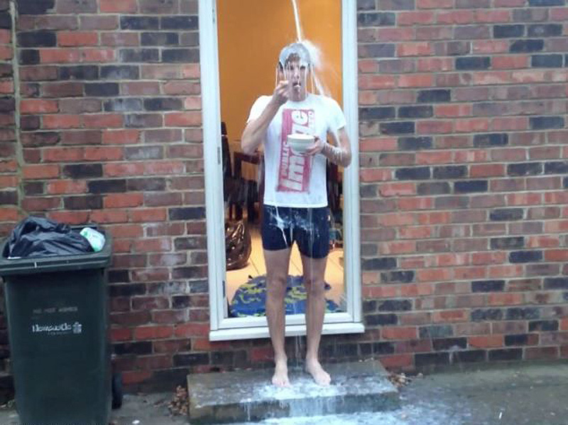 Милкинг – новый фотомэм в западной сети