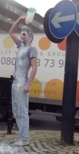 Милкинг – новый фотомэм в западной сети