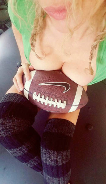 Девушки, которым непросто смотреть в глаза