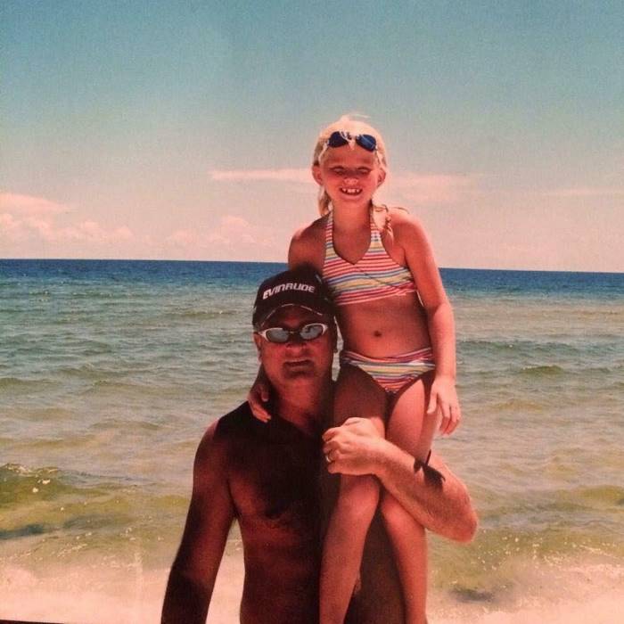 Он умер, но даже после смерти посылал цветы дочери в её дни рождения