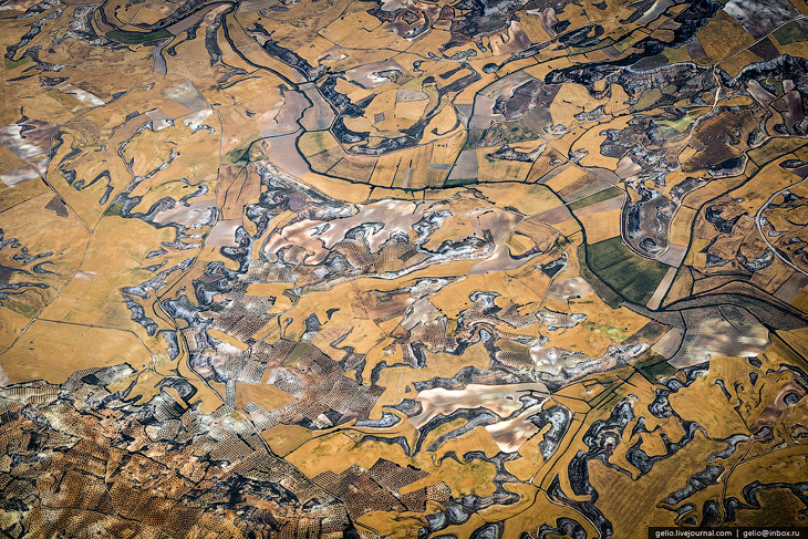 Земля из окна самолета в 2013 году