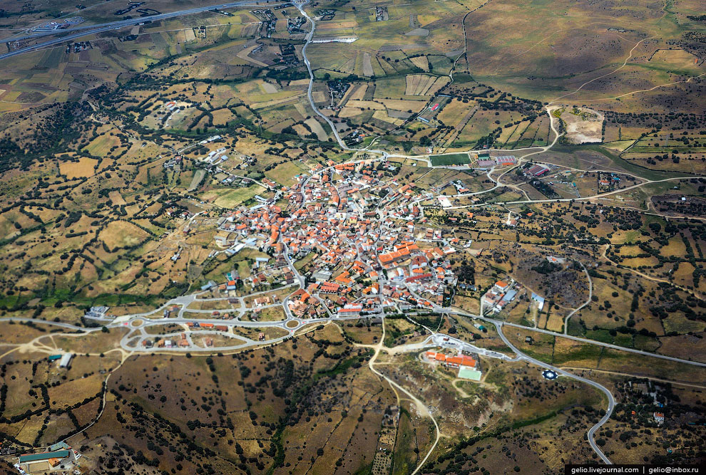 Земля из окна самолета в 2013 году