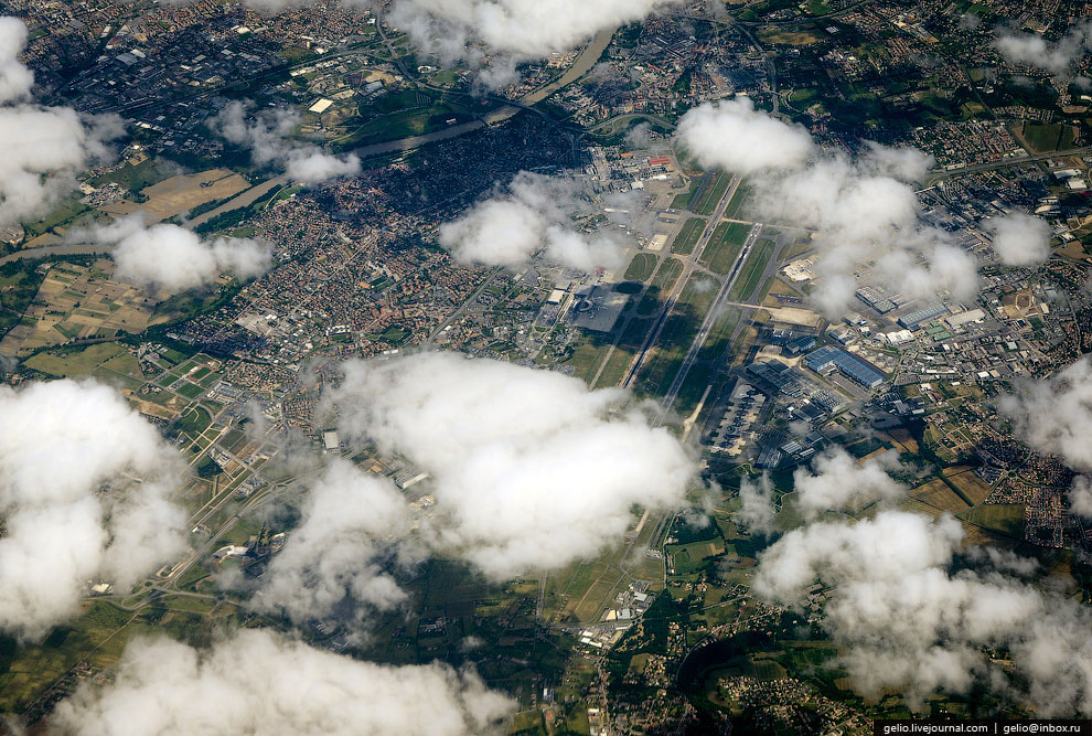 Земля из окна самолета в 2013 году