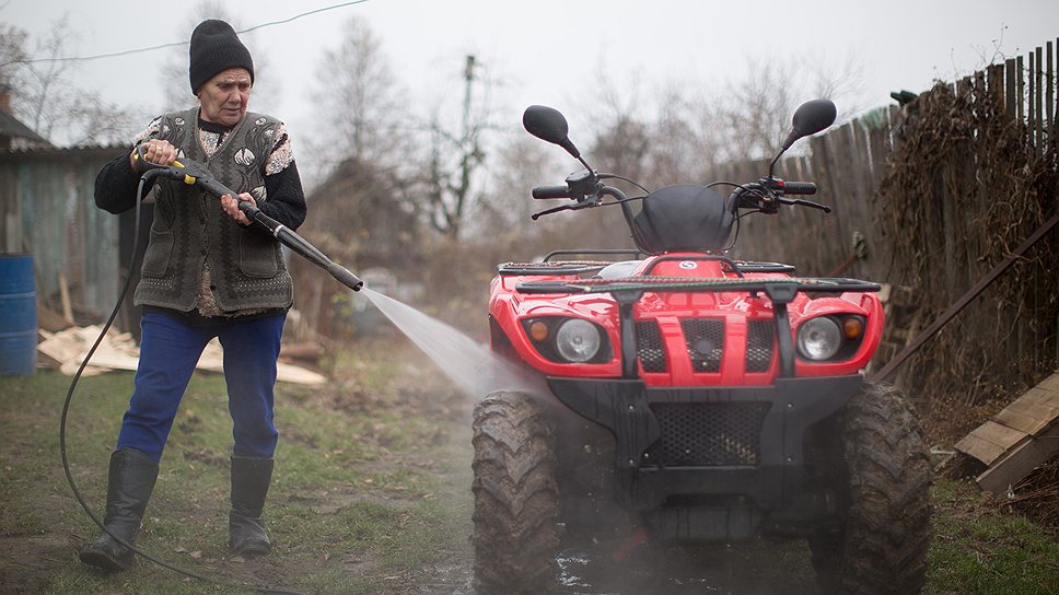 Бабушка с мотором